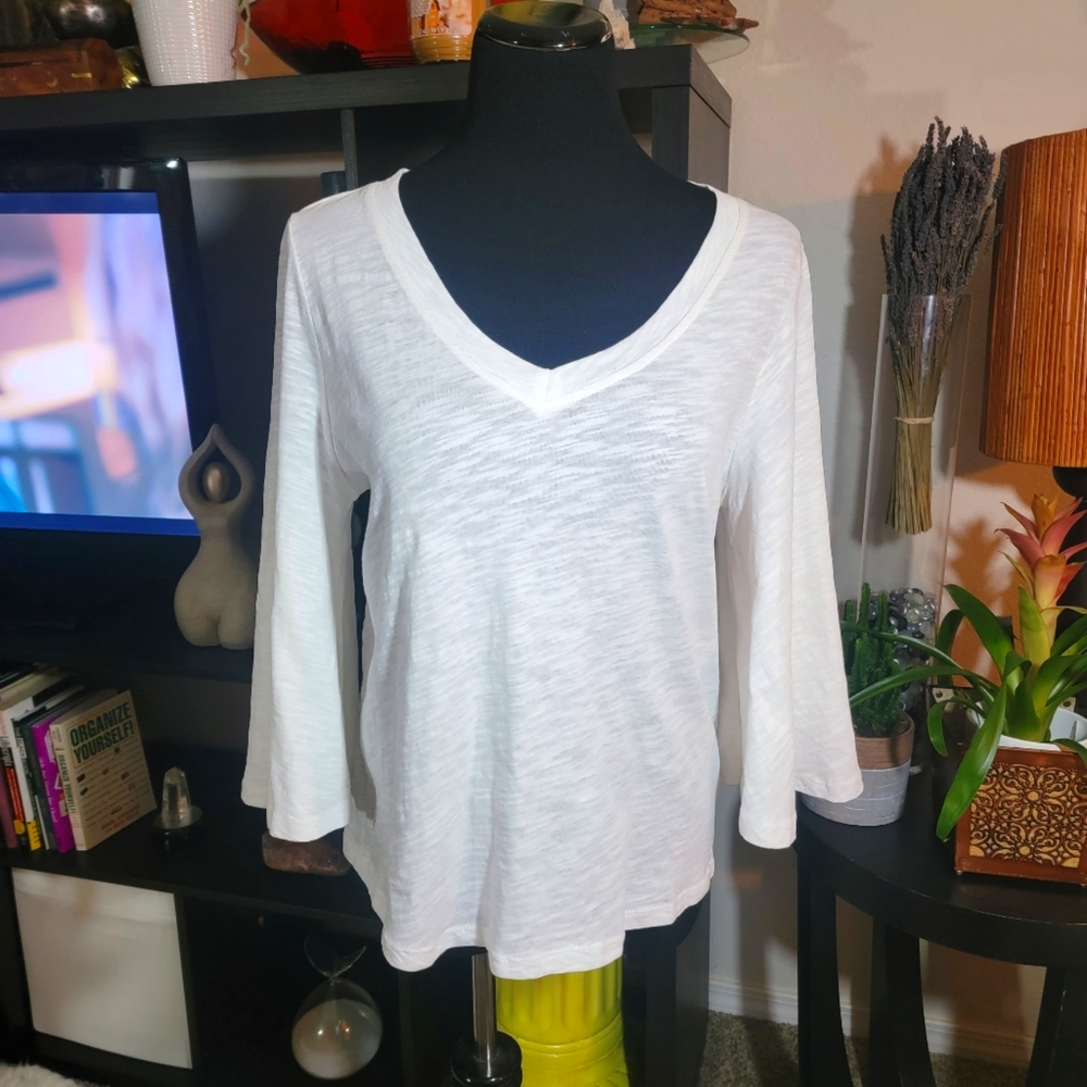 Anthropologie Meadow Rue Bell Sleeve White v-neck tee top sz M